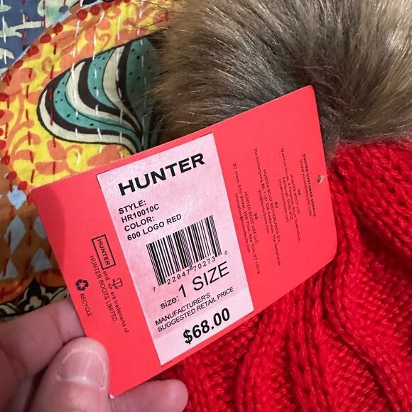 NWT Hunter Cable Knit Beanie with Faux Fur Pom